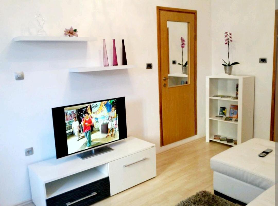 Apartment Ory Near The City Center With Free Parking Pula Exterior photo